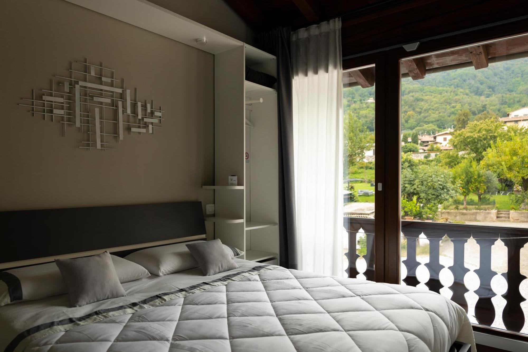 La Terrazza Sulle Vigne B&B Corte Franca Dış mekan fotoğraf